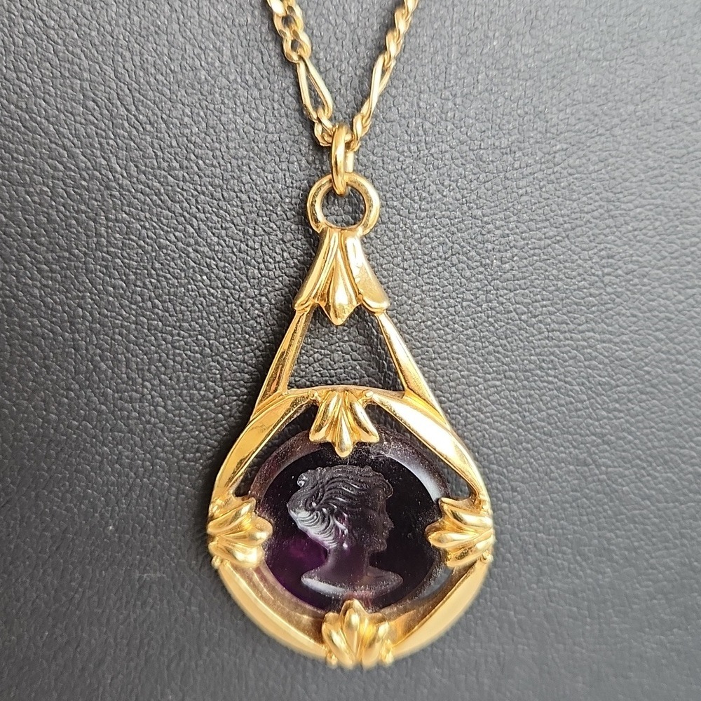 Vintage Gold Tone Cameo Pendant Necklace Purple Gemstone Figarope Chain - Picture 7 of 15